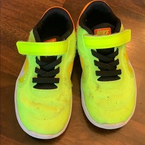 NIKE Revolution 3 tennis shoes